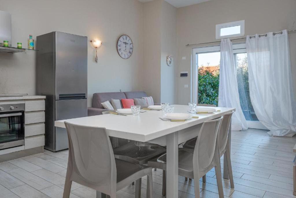 Bellissimo Appartamento Con Veranda Privata Al Centro Di Porto Rotondo Exterior foto